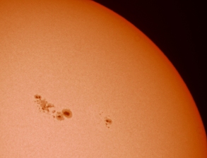 Sole – 9 Marzo 2012 Macchie solari. Sole in luce bianca (filtro astrosolar). Telescopio SC 20cm f/6.3. Imaging Camera: Imaging Source DBK 41AU02.AS